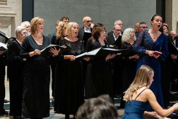 Coro Lirico Bresciano G.Verdi in esecuzione durante il concerto al Museo Santa Giulia 2025 - Foto 28