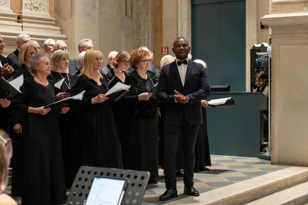 Coro Lirico Bresciano G.Verdi in esecuzione durante il concerto al Museo Santa Giulia 2025 - Foto 31