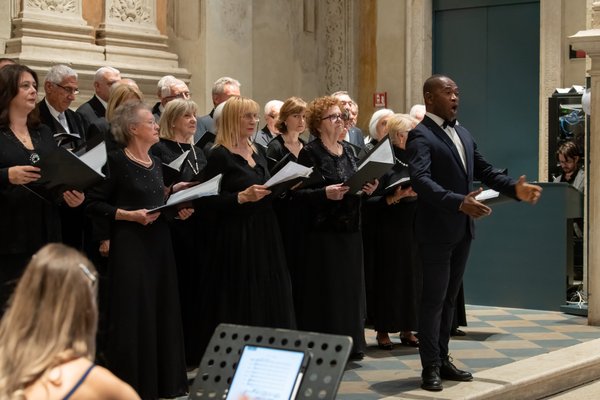 Coro Lirico Bresciano G.Verdi in esecuzione durante il concerto al Museo Santa Giulia 2025 - Foto 32