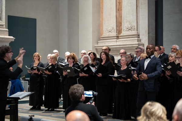 Coro Lirico Bresciano G.Verdi in esecuzione durante il concerto al Museo Santa Giulia 2025 - Foto 37