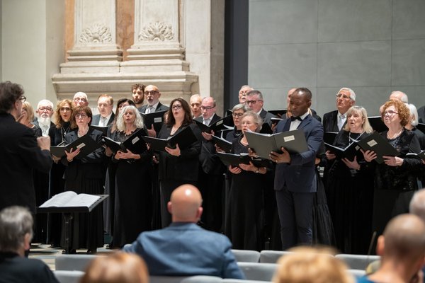 Coro Lirico Bresciano G.Verdi in esecuzione durante il concerto al Museo Santa Giulia 2025 - Foto 44