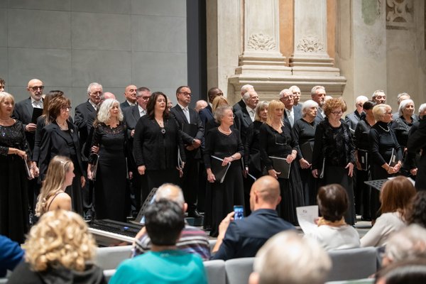 Coro Lirico Bresciano G.Verdi in esecuzione durante il concerto al Museo Santa Giulia 2025 - Foto 58