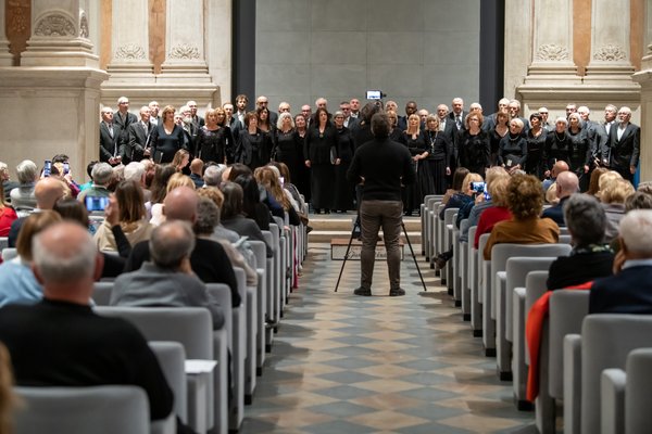 Coro Lirico Bresciano G.Verdi in esecuzione durante il concerto al Museo Santa Giulia 2025 - Foto 63