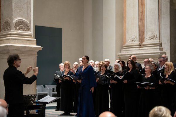 Coro Lirico Bresciano G.Verdi in esecuzione durante il concerto al Museo Santa Giulia 2025 - Foto 73
