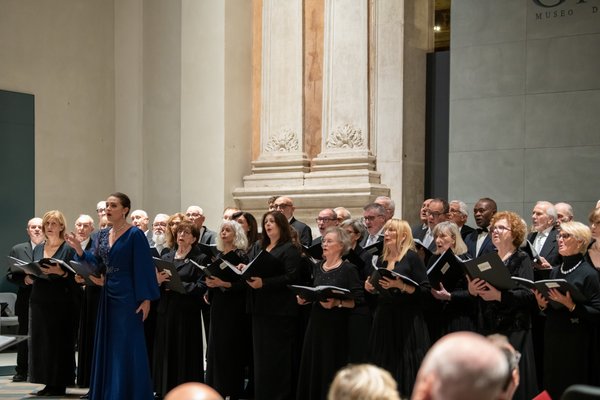 Coro Lirico Bresciano G.Verdi in esecuzione durante il concerto al Museo Santa Giulia 2025 - Foto 74