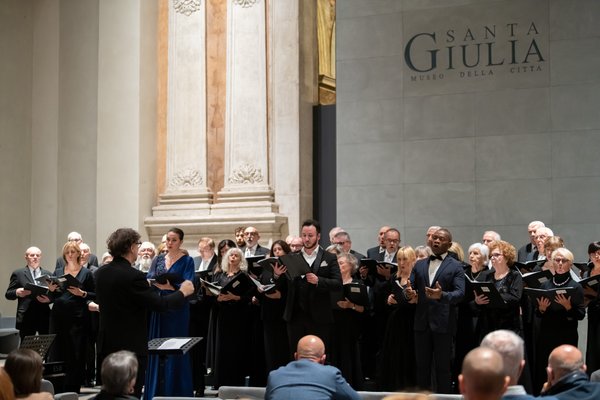 Coro Lirico Bresciano G.Verdi in esecuzione durante il concerto al Museo Santa Giulia 2025 - Foto 78