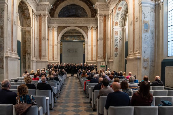Coro Lirico Bresciano G.Verdi in esecuzione durante il concerto al Museo Santa Giulia 2025 - Foto 82