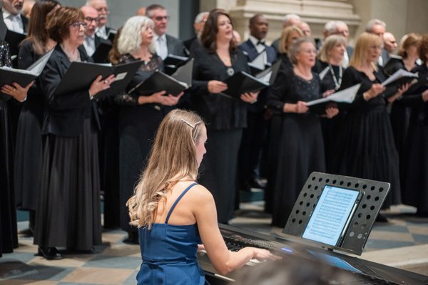 Coro Lirico Bresciano G.Verdi in esecuzione durante il concerto al Museo Santa Giulia 2025 - Foto 84