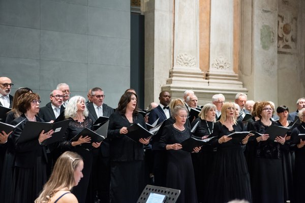 Coro Lirico Bresciano G.Verdi in esecuzione durante il concerto al Museo Santa Giulia 2025 - Foto 87