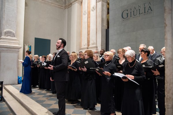 Coro Lirico Bresciano G.Verdi in esecuzione durante il concerto al Museo Santa Giulia 2025 - Foto 88