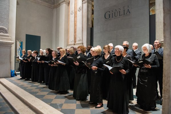 Coro Lirico Bresciano G.Verdi in esecuzione durante il concerto al Museo Santa Giulia 2025 - Foto 89