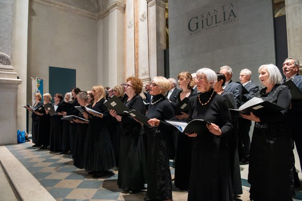 Coro Lirico Bresciano G.Verdi in esecuzione durante il concerto al Museo Santa Giulia 2025 - Foto 91