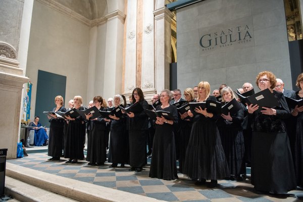 Coro Lirico Bresciano G.Verdi in esecuzione durante il concerto al Museo Santa Giulia 2025 - Foto 93