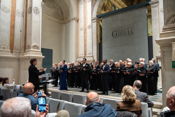 Coro Lirico Bresciano G.Verdi in esecuzione durante il concerto al Museo Santa Giulia 2025 - Foto 102
