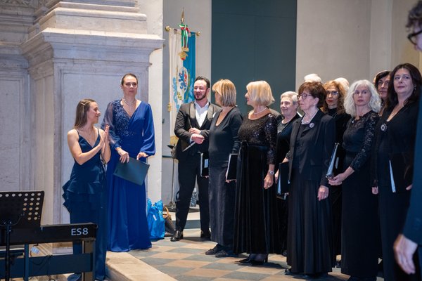 Coro Lirico Bresciano G.Verdi in esecuzione durante il concerto al Museo Santa Giulia 2025 - Foto 108