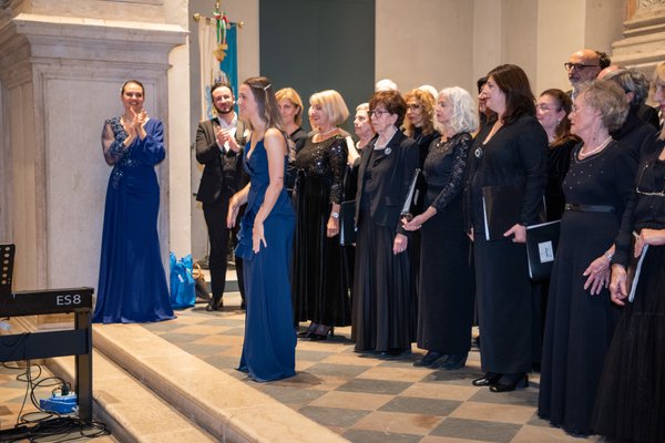 Coro Lirico Bresciano G.Verdi in esecuzione durante il concerto al Museo Santa Giulia 2025 - Foto 114