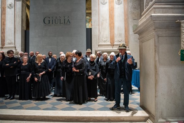 Coro Lirico Bresciano G.Verdi in esecuzione durante il concerto al Museo Santa Giulia 2025 - Foto 116