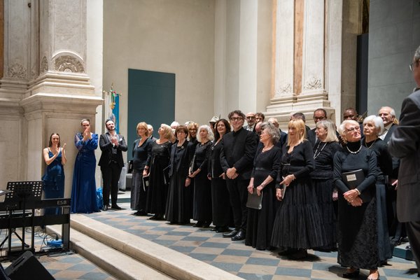 Coro Lirico Bresciano G.Verdi in esecuzione durante il concerto al Museo Santa Giulia 2025 - Foto 122