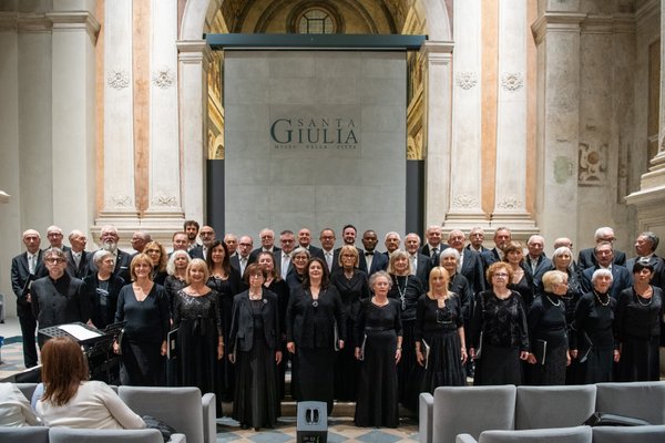 Coro Lirico Bresciano G.Verdi in esecuzione durante il concerto al Museo Santa Giulia 2025 - Foto 125