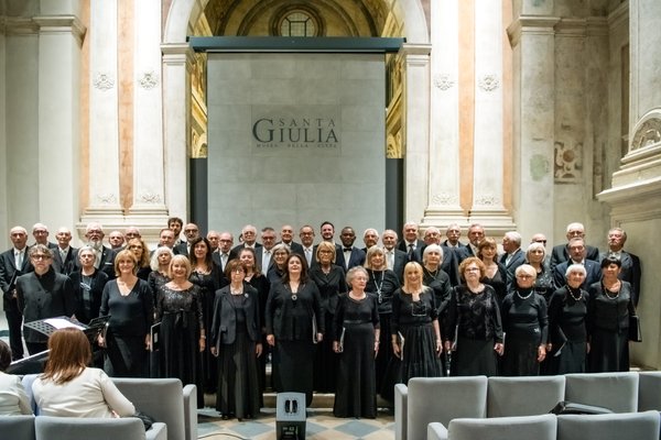 Coro Lirico Bresciano G.Verdi in esecuzione durante il concerto al Museo Santa Giulia 2025 - Foto 128